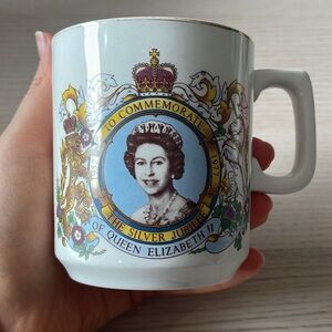 Commemorative Queen Elizabeth II Mug - 1977